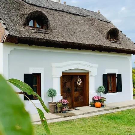 Kal Kove Vendeghaz Es Borteka * Köveskál