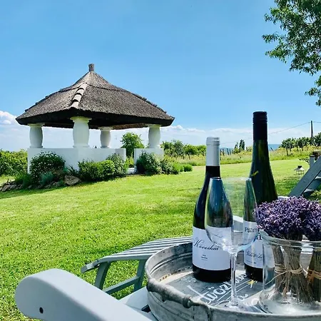 Kal Kove Vendeghaz Es Borteka *